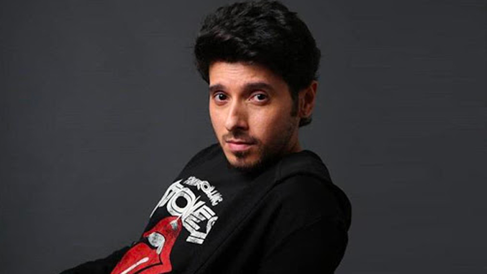 রেজাল্টের অবস্থা দেখে বাবা একাদশ শ্রেণিতে কলাবিদ্যায় ভর্তি করিয়ে দেন। পদার্থবিদ্যা, রসায়ন এবং অঙ্ক -এই ৩ জটিল বিষয় সিলেবাস থেকে বাদ পড়ায় পড়াশোনাতে ভীষণ মনোযোগী হয়ে পড়েন তিনি।