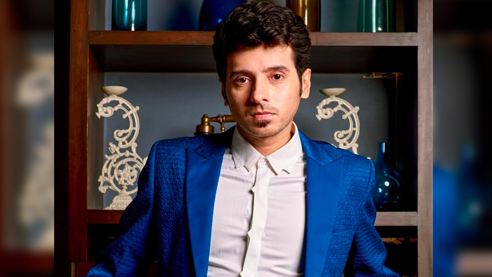 হাতে টাকা ছিল না। আবার টাকার জন্য বাবাকেও বেশি চাপ দিতে পারতেন না। বোন কিছুটা সাহায্য করতেন যদিও।