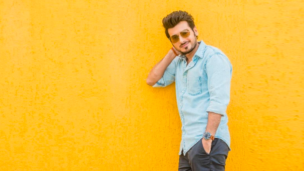 কিন্তু দাদা হয়ে বোনকে কখনও কিছু দিতে না পারার লজ্জাও তাড়া করে বেড়াত তাঁকে। উল্টে বোনের থেকে সাহায্য নেওয়াটা মোটেই পছন্দ ছিল না তাঁর।