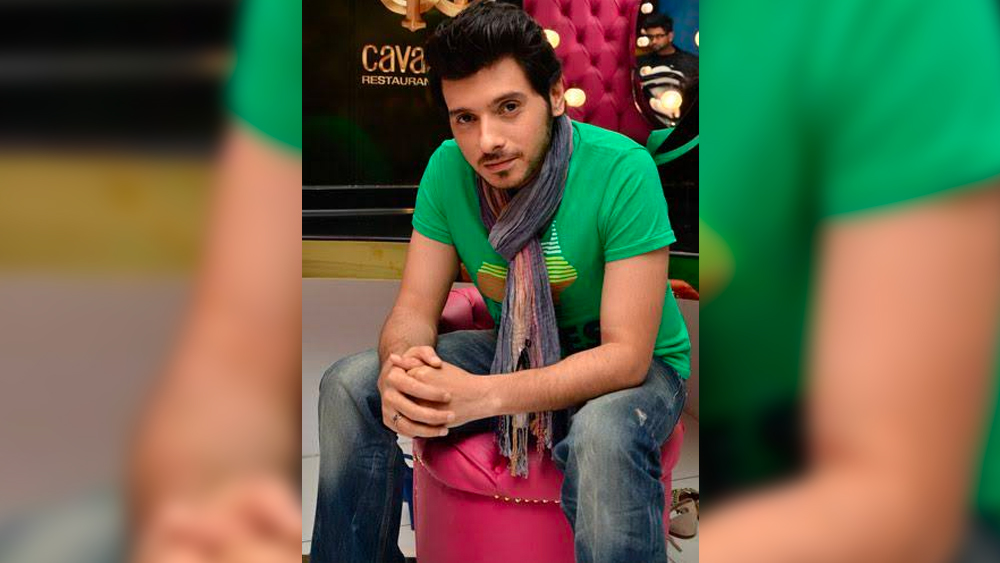 কিন্তু এই ফিল্মের পর তাঁর হাতে আর কোনও কাজ ছিল না। ফের দরজার দরজায় কড়া নাড়া শুরু।