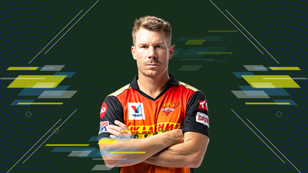 ডেভিড ওয়ার্নার: গত বারের মতো এ বারে কমলা টুপি না জিতলেও তাঁর ব্যাট কিন্তু দাপট দেখিয়েছে গোটা টুর্নামেন্ট জুড়ে। ১৬ ম্যাচে ৫৪৮ রান হায়দরাবাদকে প্লে অফে যেমন তুলেছে, তেমনই আশা দেখিয়েছিল ফাইনাল খেলারও। হায়দরাবাদ অধিনায়ককেই বেছে নেওয়া হল এই দলের নেতৃত্ব দেওয়ার জন্য।