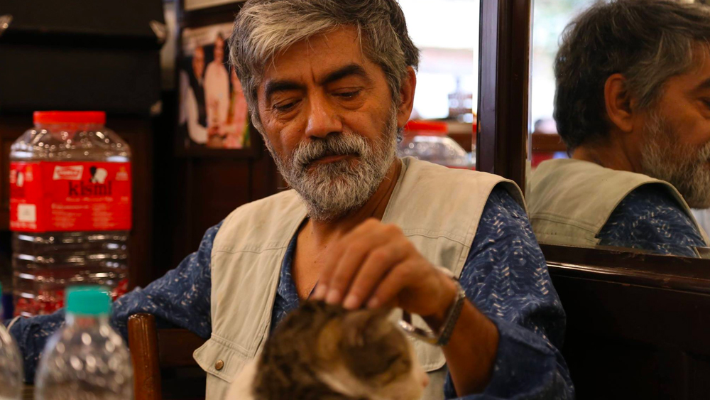 আসিফ বসরার জন্ম ১৯৬৭ সালের ২৭ জুলাই। অমরাবতীতে স্কুলজীবন কাটিয়ে চলে এলেন সাবেক বম্বে, আজকের মুম্বইয়ে। পড়াশোনার ইচ্ছেকে ছাপিয়ে গিয়েছিল অভিনেতা হওয়ার লক্ষ্য।