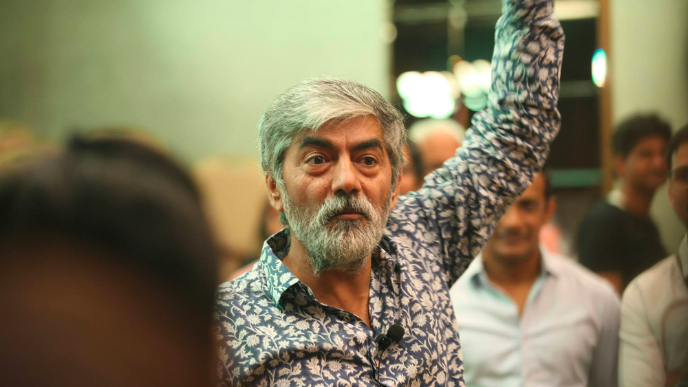 এর পর বলিউড এবং আন্তর্জাতিক মহলে একইসঙ্গে সমানতালে অভিনয় করে যান আসিফ। বলিউডে বাণিজ্যিক ছবির মূলস্রোত এবং সমান্তরাল ধারা, দুই দিকেই আসিফ হয়ে ওঠেন নির্ভরযোগ্য নাম।