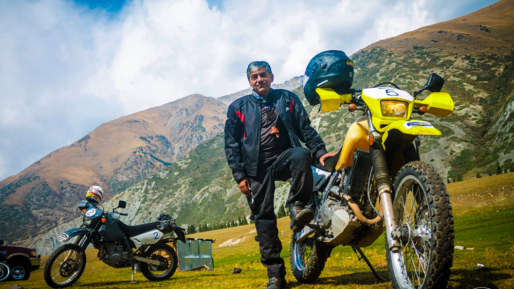 গত ৬ বছর ধরে নাগরিক কোলাহল থেকে নিজেকে সরিয়ে নিয়েছিলেন আসিফ। হিমাচল প্রদেশের আপার ধর্মশালায় ম্যাকলিয়ডগঞ্জে একটি বাড়ি লিজ নিয়েছিলেন। বেশির ভাগ সময় থাকতেন সেখানেই।