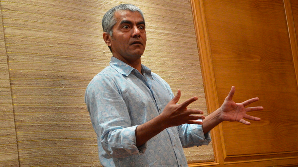 আসিফের দেহ উদ্ধার করে চিকিৎসকদের কাছে নিয়ে যাওয়া হলে তাঁকে মৃত বলে ঘোষণা করা হয়। প্রাথমিক ভাবে অবসাদজনিত কারণে আত্মহত্যা বলে সন্দেহ করলেও ঘটনার তদন্ত করছে পুলিশ।