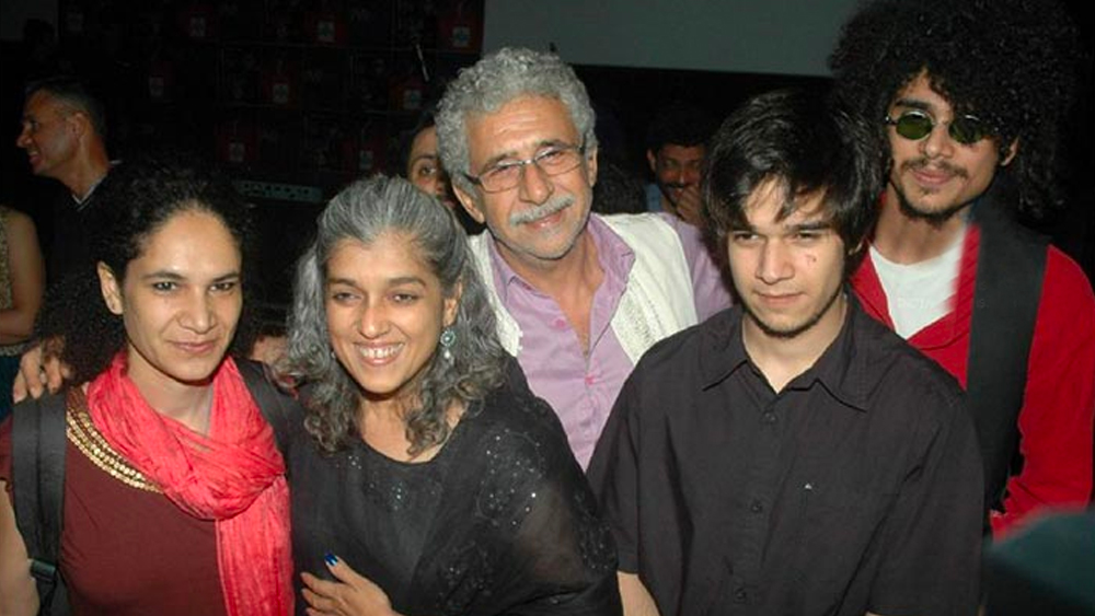 নাসিরুদ্দিনের প্রথম বিয়েয় সন্তান হীবাও থাকেন তাঁদের সঙ্গে একই পরিবারে। হীবার সঙ্গেও ইমাদ এবং ভিভানের সম্পর্ক ভাল।