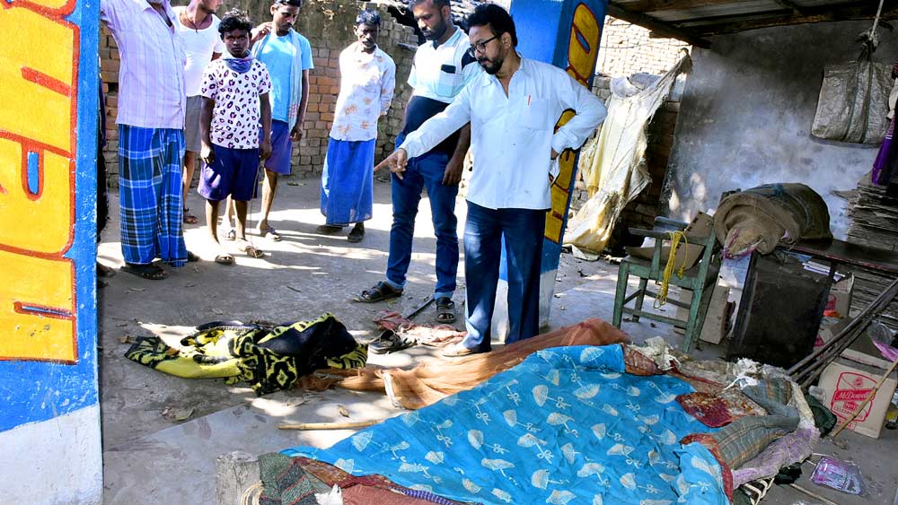 ঘটনাস্থল: এখানেই কাঠ হাতে খুনে অভিযুক্ত সাধু হেমব্রম চড়াও হন বলে অভিযোগ। শিবপুরে। নিজস্ব চিত্র।