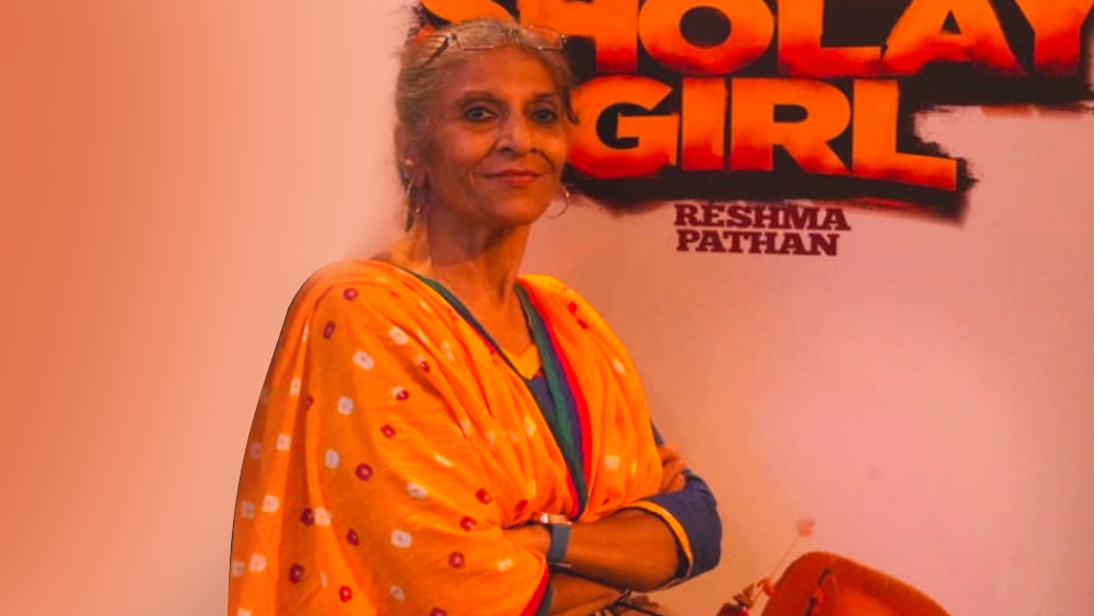 উপার্জন করতে গিয়ে যদি মেয়ের বিপদ হয়? একেবারেই মানতে পারছিলেন না রেশমার বাবা। তার উপর সমাজের চাপ তো ছিলই। সমস্ত বাধা পেরিয়েই বলিউডে পা রাখেন রেশমা।