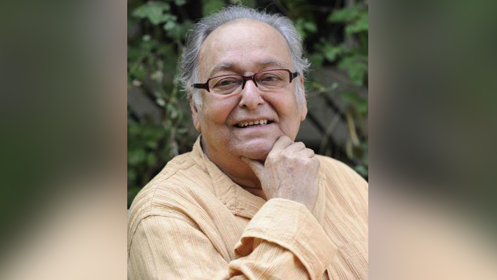 প্রথম জাতীয় পুরস্কার ১৯৯১ সালে। ‘অন্তর্ধান’ ছবির জন্য বিশেষ জুরি সম্মান। ৯ বছর পরে একই সম্মান ‘দেখা’-র জন্য। শ্রেষ্ঠ অভিনেতা বিভাগে সম্মানিত হতে সময় লেগে যায় আরও ১৫ বছর। অভিনয়জীবনের ৫ দশক পেরিয়ে ২০০৬ সালে ‘পদক্ষেপ’ ছবির জন্য শ্রেষ্ঠ অভিনেতা বিভাগে সম্মানিত হন সৌমিত্র। ২০১২-এ দাদাসাহেব ফালকে পুরস্কার।