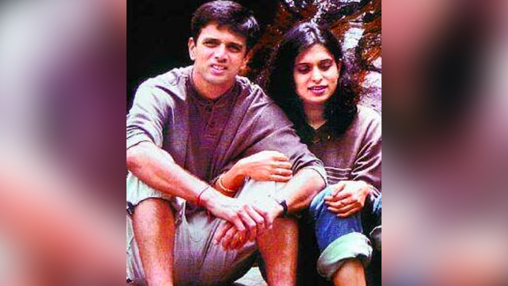 ২০০২ সালেই সাতপাকে বাঁধা পড়তেন রাহুল দ্রাবিড় এবং বিজেতা পেন্ধরকর। কিন্তু বাধ সাধল বিশ্বকাপের সূচি। ২০০৩ বিশ্বকাপের জন্য দ্রাবিড় সে সময় প্রস্তুতি নিচ্ছিলেন। বিজেতারও ডাক্তারির পোস্ট গ্র্যাজুয়েশন পরীক্ষা ছিল সামনেই।