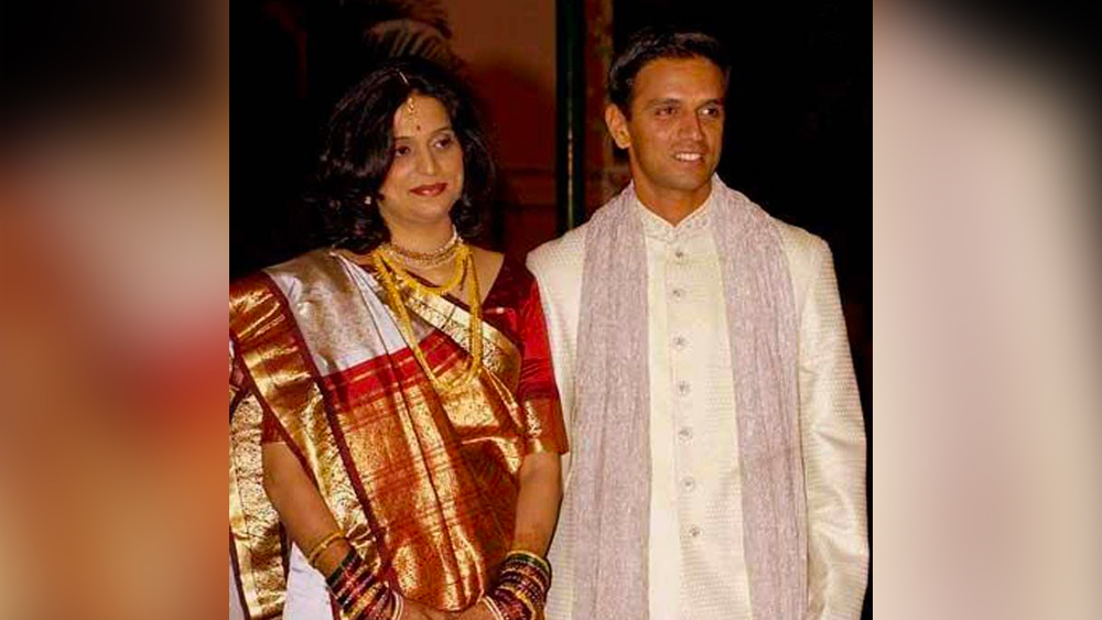 পরে শহরের পাঁচতারা হোটেলে রাজকীয় পার্টির আয়োজন করা হয়েছিল। দেশের বিভিন্ন প্রান্ত থেকে আসা অতিথিদের জন্য হোটেলের ৭০টি ঘর বুক করেছিল দুই পরিবার। ক্রিকেটারদের মধ্যে হাজির ছিলেন অনিল কুম্বলে এবং ভেঙ্কটেশ প্রসাদ।