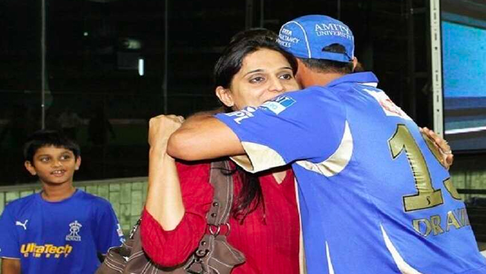 সার্জেন বিজেতার অবশ্য কোনও দিনই ক্রিকেটে কোনও আগ্রহ ছিল না। এর ফলে তাঁদের সম্পর্ক অনেক বেশি সহজ হয়েছে। দাবি, রাহুলের। কারণ তাঁদের একান্ত পরিসর থেকে ক্রিকেট দূরেই থাকে।