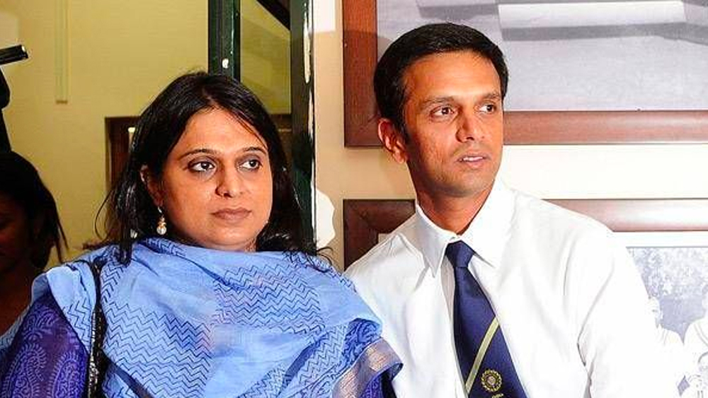 ক্রিকেট ছাড়া রাহুল দ্রাবিড়ের জীবন আবর্তিত হয় তাঁর পরিবার ঘিরে। সঙ্গে থাকে প্রিয় বন্ধু বই। প্রচারের আলো থেকে দূরে নিজের ভাল লাগার মধ্যে ডুবে আছেন টিম ইন্ডিয়ার অতীতের ‘মিস্টার ডিপেন্ডেবল’।