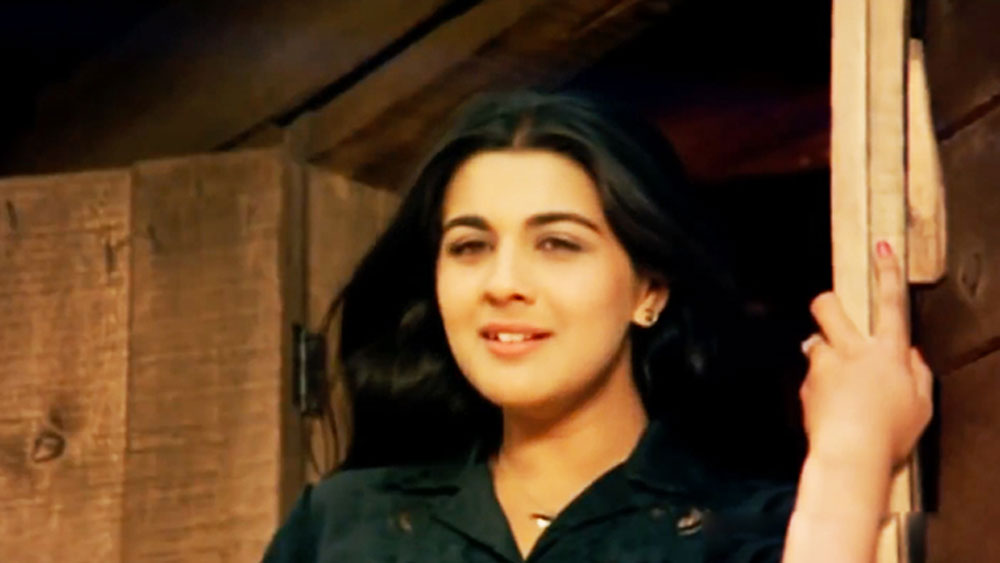 অমৃতাকে তিনি নাকি এতটাই পছন্দ করতে যে শ্যুটিংয়ের বাইরে তাঁকে অন্য নায়কের সঙ্গে দেখতে একেবারেই পছন্দ করতেন না অমিতাভ।