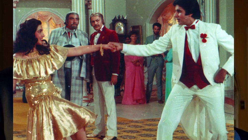 শোনা যায়, সেই পার্টিতে অমৃতাকে জোর করে চুমু খান অমিতাভ। পরে যদিও এমন আচরণের জন্য অমৃতার কাছে ক্ষমাও চেয়ে নিয়েছিলেন তিনি।