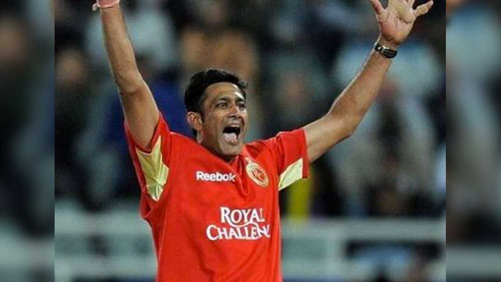 রয়্যাল চ্যালেঞ্জার্স বেঙ্গালুরুর হয়ে কিছু মরসুমে আইপিএল খেলার পরে ২০১১ সালে কুম্বলে এই প্রতিযোগিতা থেকেও সরে দাঁড়ান। এর পর রয়্যাল চ্যালেঞ্জার্স বেঙ্গালুরু এবং পরে মুম্বই ইন্ডিয়ান্সের প্রধান উপদেষ্টার পদেও ছিলেন তিনি। এ বছর তাঁকে দেখা গিয়েছে পঞ্জাবের কোচ হিসাবে।