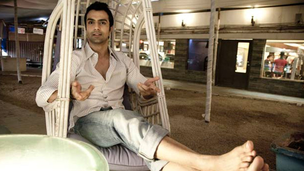 কিন্তু সেই সম্ভাবনা নষ্ট হয়ে যায় কয়েক মাস আগে। অস্মিত এবং মহক দু’জনেই জানিয়েছেন তাঁদের বিচ্ছেদ হয়ে গিয়েছে। সম্পর্কের টানাপড়েন থেকে দূরে অস্মিত এখন ব্যস্ত তাঁর ভেঙে পড়া কেরিয়ারকে নতুন করে সাজাতে।