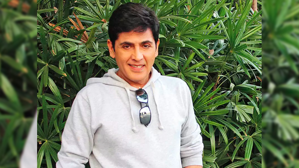 ১৯৬৪-এ নয়াদিল্লিতে জন্ম আসিফের। দিল্লির সেন্ট অ্যান্টনি স্কুল থেকে পড়াশোনা করেছেন।