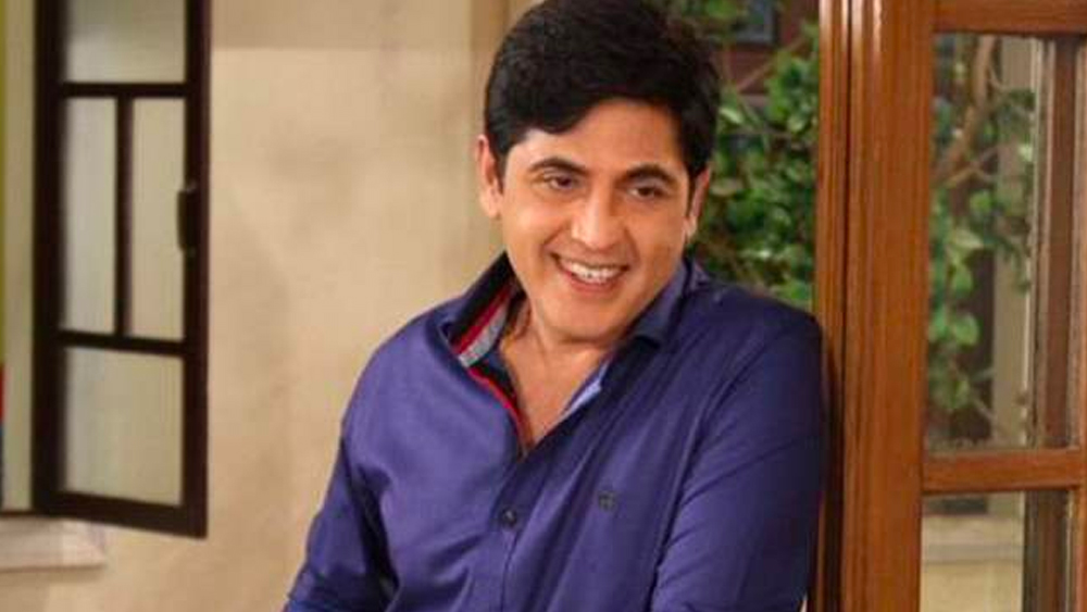 বরং চেয়েছিলেন হোটেল ম্যানেজমেন্ট করে চাকরি করতে। কিন্তু তাঁর লক্ষ্য বদলে যায় কলেজ জীবনে।