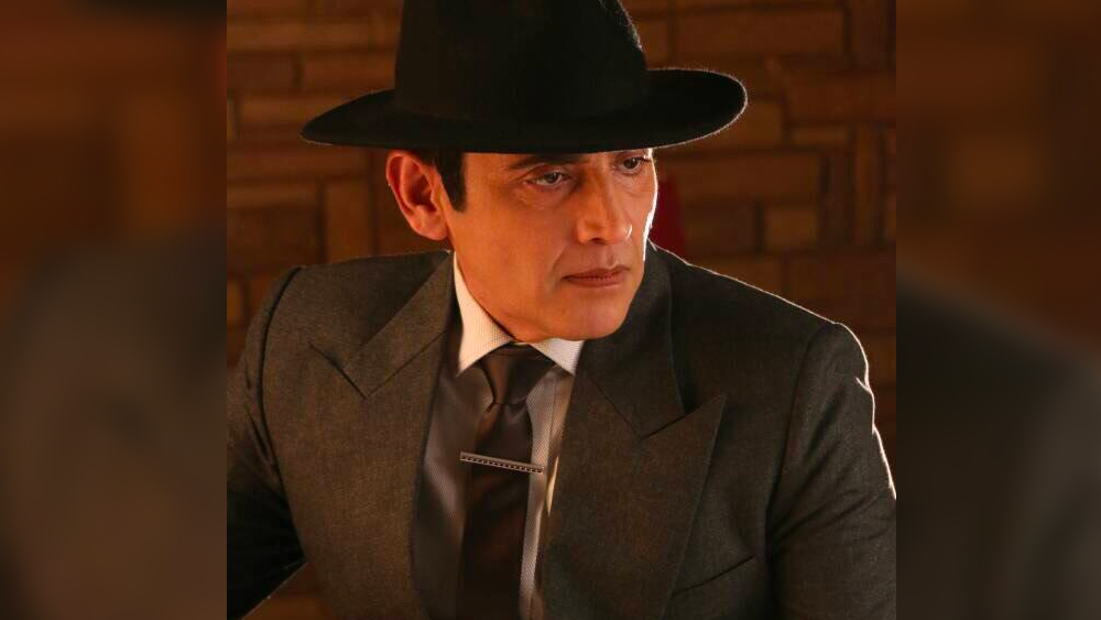 মুম্বইয়ে প্রতিষ্ঠিত হতে অনেক সংগ্রাম করতে হয়েছে তাঁকে। এক সময় তাঁর অবস্থা এতটাই খারাপ হয়ে গিয়েছিল যে টাকার জন্য নিজের সোনার চেন বেচতে হয়েছিল। অনেক চেষ্টা করেও কোনও সুযোগ পাচ্ছিলেন না তিনি। এমনকী দূরদর্শনে টিভি নিউজ রিডারের অডিশন থেকেও প্রত্যাখ্যাত হন।