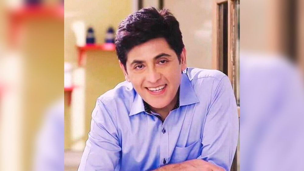 তাঁর ৩৬ বছরের দীর্ঘ কেরিয়ারে অনেক চড়াই উতরাই এসেছে। সব সামলে এখনও সমান ভাবে উজ্জ্বল আসিফ। আসিফকে দেখে কেউ বুঝবেনও না যে তাঁর ৫৫ বছর বয়স। দর্শকেরা কাছে তাই তিনি সিরিয়ালের ‘অনিল কপূর’।