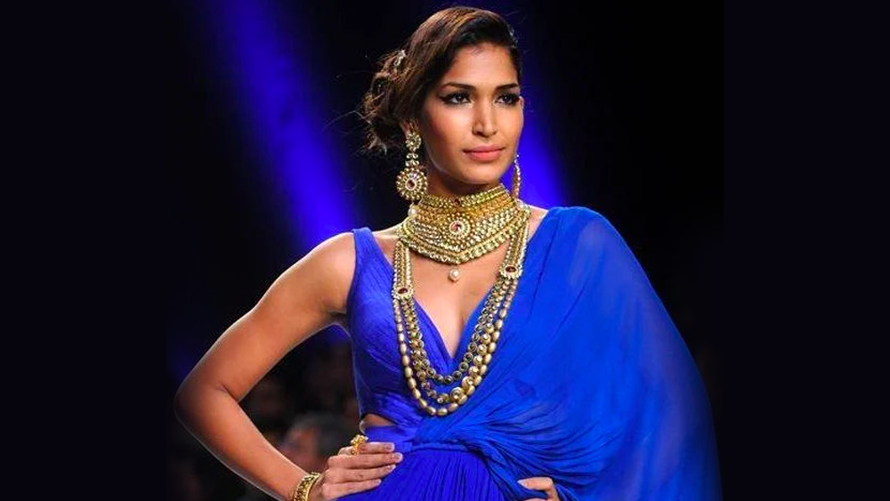 বহু নামী ব্র্যান্ডের হয়ে মডেলিং করেছেন মাশুম। নামী ডিজাইনারদের পোশাকে সেজে অংশ নিয়েছেন ফ্যাশন শো-এ।