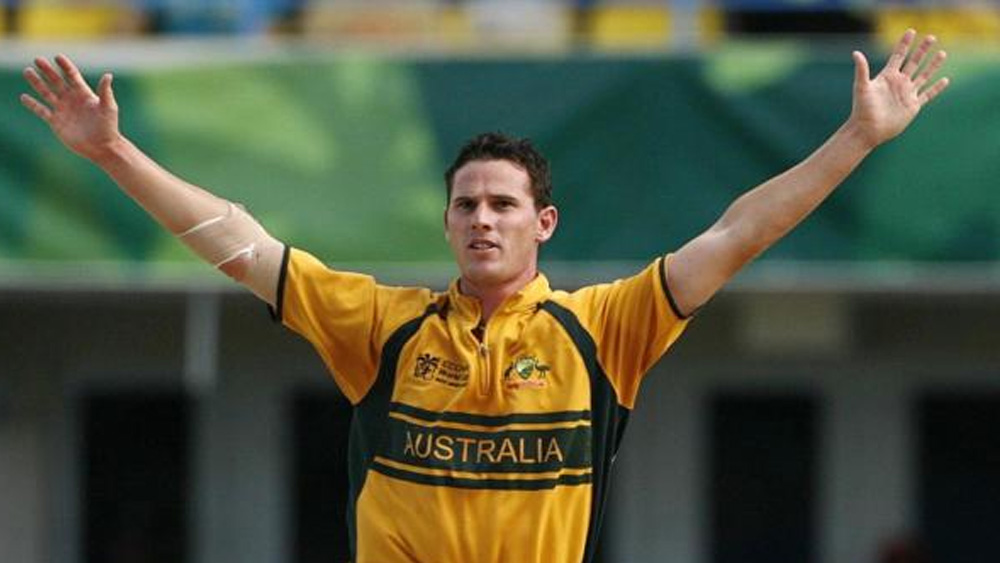 সংক্ষিপ্ত কেরিয়ারে ৩ টেস্টে ফাস্ট বোলার টেট উইকেট পেয়েছেন ৫ টি। মোট রান ২০। ৩৫ টি ওয়ানডেতে তাঁর উইকেট শিকারের সংখ্যা ৬২। মোট রান করেছেন ২৫।