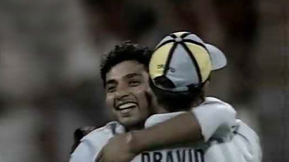 শারজায় ইংল্যান্ডের বিরুদ্ধে ওয়ান ডে ম্যাচে ১ ওভারে ৩ রানের বিনিময়ে ৩ উইকেটও জাডেজার ক্রিকেটারজীবনের স্মরণীয় স্পেল। নয়ের দশকে বিগ হিটার হিসেবেও তিনি ছিলেন প্রথম সারিতে।