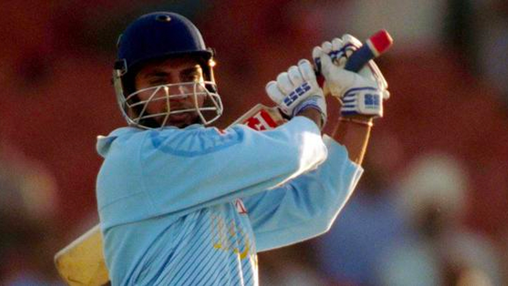 শেষ ওয়ান ডে তিনি খেলেছিলেন পাকিস্তানের বিরুদ্ধে। ২০০০ সালের ৩ জুন এশিয়া কাপের সেই ম্যাচে তিনি ৯৩ রান করেছিলেন। কিন্তু শেষ অবধি ভারত ওই ম্যাচে হেরে যায়।