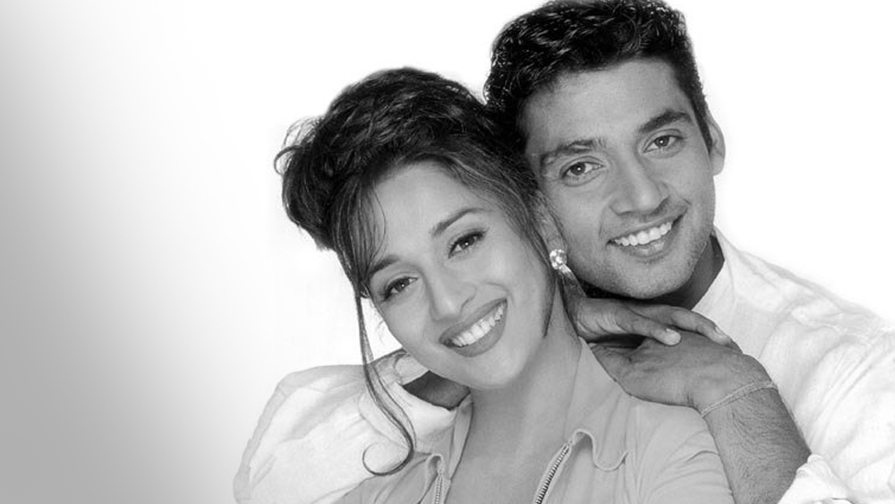 কিন্তু জাডেজার পরিবারের সদস্যরা এই সম্পর্কের বিরুদ্ধে ছিলেন। সিনেমার নায়িকার সঙ্গে ছেলের সম্পর্ক নাকি কিছুতেই মেনে নিতে পারেননি তাঁরা। শোনা যায়, পারিবারিক আপত্তি ছাড়াও ক্রিকেট থেকে জাডেজার নির্বাসনের কোপেও ভেঙে যায় তাঁদের প্রেম।