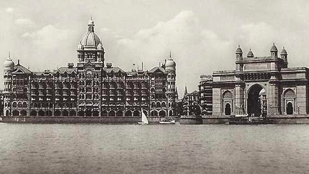 দেশে ফেরার ২ মাস পরে, ১৯২৯-এর ১৯ ফেব্রুয়ারি, নিজের ২৯তম জন্মদিনের ঠিক পরের দিন তাজের স্যুইটে জ্ঞান হারিয়ে পড়ে যান রত্তনবাঈ। চিকিৎসকরা পরীক্ষা করে জানান, না ফেরার দেশে চলে গিয়েছেন তিনি। রত্তনবাঈয়ের মৃত্যুর সময়ে জিন্না ছিলেন দিল্লিতে। শ্বশুরমশাই তথা কোনও এক সময়ের ঘনিষ্ঠ বন্ধু দীনশ’ পেতিতের ফোনে জানতে পারেন রুত্তির চলে যাওয়ার খবর।