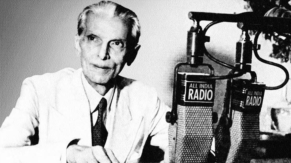 দ্বিতীয় স্ত্রীর মৃত্যুর বেশ কিছু বছর পরে জিন্না বলেছিলেন, শিশুসুলভ রত্তনবাঈকে বিয়ে করা ঠিক হয়নি। কিন্তু পোড়খাওয়া এই রাজনীতিকের ঘনিষ্ঠবৃত্ত বার বার বলেছে, স্ত্রীকে ভুলতে পারেননি তিনি। স্ত্রী এবং কন্যার বিচ্ছেদ তাঁকে পীড়িত করত। যক্ষ্মারোগে আক্রান্ত হয়ে ১৯৪৭ সালে ১১ সেপ্টেম্বর মৃত্যুর আগে অবধি, প্রতিটা মুহূর্তে।
( ঋণস্বীকার: মিস্টার অ্যান্ড মিসেস জিন্না: শীলা রেড্ডি )
( ছবি: আর্কাইভ এবং সোশ্যাল মিডিয়া)