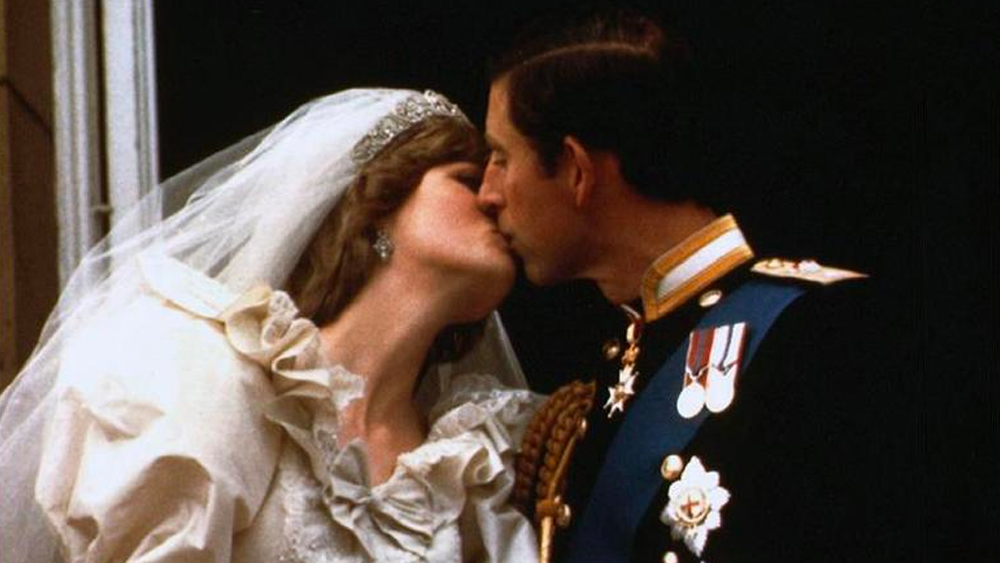 ৪ বছর প্রেমপর্বের পরে ১৯৮১ সালের ২৪ ফেব্রুয়ারি বাগদান। নিজের এনগেজমেন্ট রিং নিজেই পছন্দ করেছিলেন ডায়ানা। বাগদানের ৪ মাস পরে বিয়ে। চার্লস-ডায়ানার রূপকথাসম সেই বিয়ে হয়েছিল ১৯৮১ সালের ২৯ জুলাই, সেন্ট পলস ক্যাথিড্রালে।
