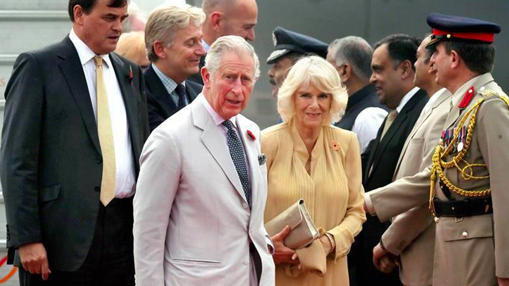 অন্য দিকে, ডায়ানা তাঁর বিয়ে ভাঙার জন্য আঙুল তুলেছিলেন ক্যামিলা পার্কারের দিকে। পাশাপাশি, একাধিক সম্পর্কে চার্লস লিপ্ত ছিলেন বলেও ইঙ্গিত করেন ডায়ানা। এই চাপানউতোরের পাশাপাশি বিবিসিকে দেওয়া ওই সাক্ষাৎকারে ডায়ানা অকপটে স্বীকার করেছিলেন তাঁর মানসিক সমস্যার কথা।