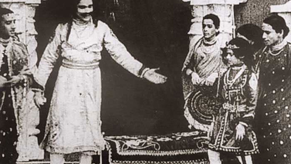 অণ্ণা পর পর ৫টি ফিল্মে মহিলার চরিত্রে অভিনয় করেন। ‘রাজা হরিশচন্দ্র’ ছাড়া ‘লঙ্কা দহন’, ‘সত্যবাদী রাজা হরিশচন্দ্র’, ‘সত্য নারায়ণ’ এবং ‘বুদ্ধদেব’ ছিল তাঁর অভিনীত সেই ৫ ফিল্ম।