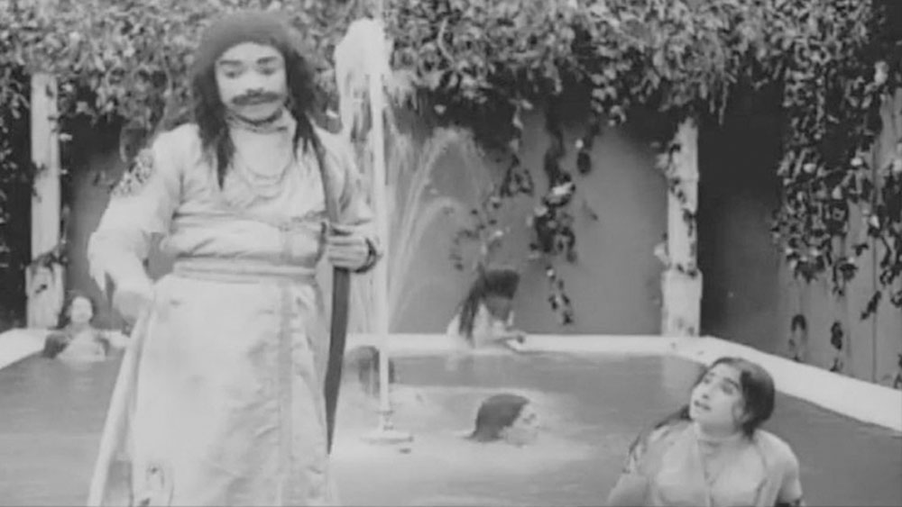 এ ছাড়াও ১৯৩১ সাল পর্যন্ত তাঁর ১৮ বছরের কেরিয়ারে প্রচুর ফিল্মে অভিনয় করেছেন তিনি। ১৯৩১-এ তাঁর শেষ ফিল্ম ছিল ‘আমির খান’। এই ফিল্মের সিনেমাটোগ্রাফারও ছিলেন তিনি।