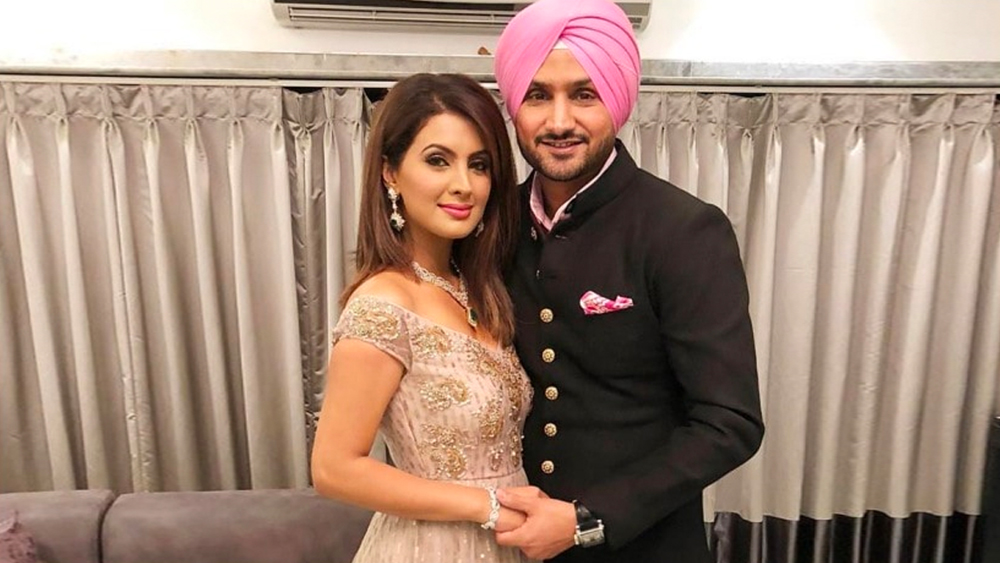 পরে এক সাক্ষাৎকারে গীতা জানিয়েছিলেন তাঁর বন্ধুরা সকলে হরভজের প্রশংসা করেছিলেন। তাই সব দিক ভেবে তিনি রাজি হয়ে যান প্রেমের প্রস্তাবে সম্মতি জানাতে।