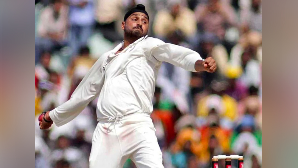 বাইশ গজে ভারতের বহু জয়ের নেপথ্য কারিগর হরভজনের কেরিয়ার শেষ দিকে ক্ষত বিক্ষত হয়েছিল চোট আঘাতজনিত সমস্যায়। ২০১৫ সালে তিনি শেষ টেস্ট এবং ওয়ান ডে খেলেন।