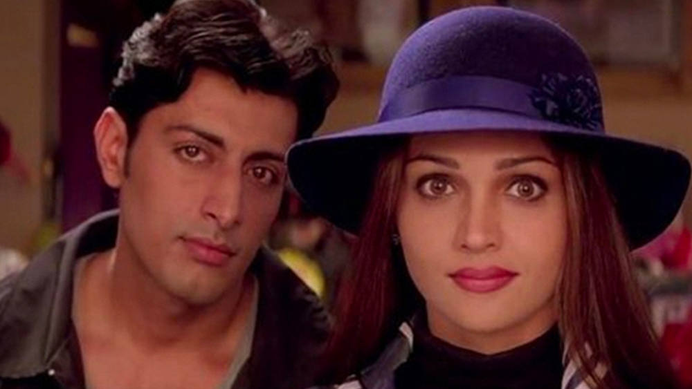 বিজ্ঞাপনের দুনিয়ায় পরিচিতি পাওয়ার পরে উদিত নারায়ণের মিউজিক ভিডিয়োয় অভিনয় করেন প্রিয়াংশু। ২০০১ সালে প্রিয়াংশুর আত্মপ্রকাশ নায়ক হিসেবে। অনুভব সিংহর পরিচালনায় ‘তুম বিন’ ছবিতে।