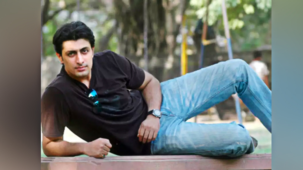 অভিনয়ের পাশাপাশি প্রিয়াংশুর শখ হল ঘোড়সওয়ারি। এ ছাড়াও তিনি বেড়াতে যেতে এবং ছবি তুলতে ভালবাসেন।