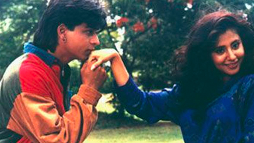 শাহরুখ প্রথমে সই করেছিলেন ‘চমৎকার’ ছবির জন্য। ছবির পরিচালক ও প্রযোজক তাঁকে বলেছিলেন তাঁর বিয়ে কিছুটা পিছিয়ে দিতে। শাহরুখ রাজি হননি। তাঁর যু্ক্তি ছিল, তিনি অভিনয়ের কেরিয়ার পিছিয়ে দিতে পারেন বরং। কিন্তু বিয়ে নির্ধারিত দিনেই করবেন।