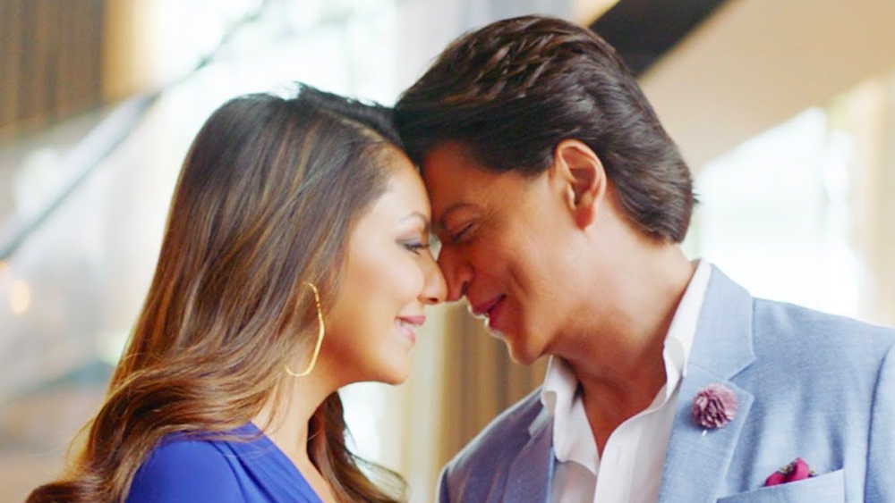 সময়ের সঙ্গে শাহরুখের অর্ধাঙ্গিনী হিসেবে নিজেকে পাল্টেছেন গৌরী। দীর্ঘ কয়েক দশক ধরে তাঁরাই বলিউডের ফার্স্ট কাপল। সব সময় তাঁরা বলেছেন, একে অন্যের জীবনে একমাত্র প্রেম। কিন্তু এ হেন দাম্পত্যও ধাক্কা খেয়েছে।