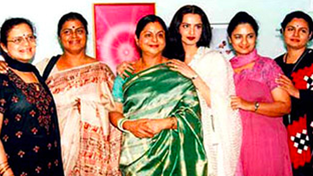 প্রসঙ্গত জেমিনি গণেশনের বাকি সন্তানদের সঙ্গেও রেখা ও রাধা সুসম্পর্ক বজায় রেখেছেন।