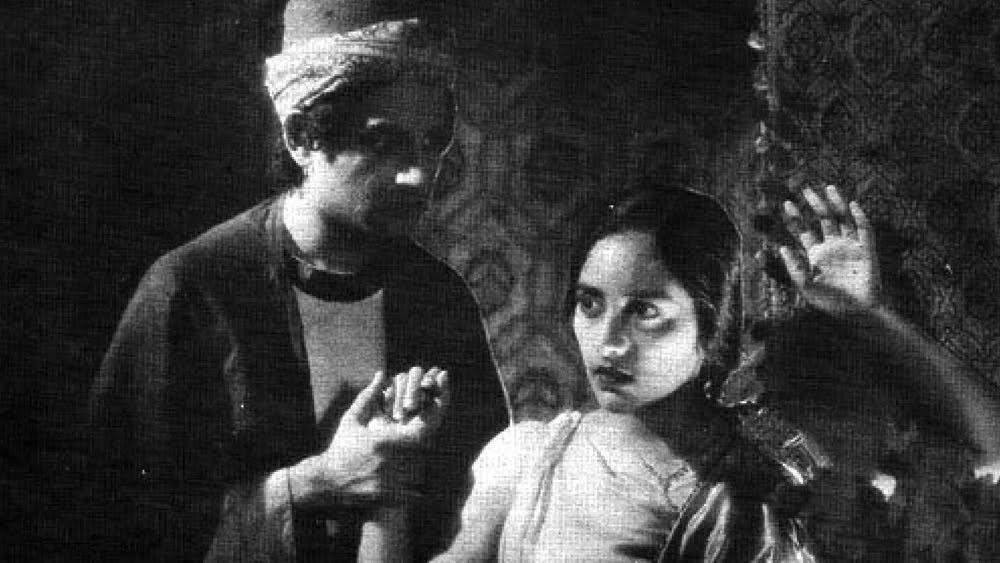 তিন ও চারের দশকে আরও এক রত্তনবাঈ ছিলেন বলিউডে বিখ্যাত। তিনি বেশ কিছু ছবিতে অভিনয় করেছিলেন। সেগুলির মধ্যে উল্লেখযোগ্য হল ‘ইহুদি কি লড়কি’ এবং ‘ভারত কি বেটি’। ‘ইহুদি কি লড়কি’ ছবিতে নায়কের ভূমিকায় ছিলেন কে এল সায়গল।