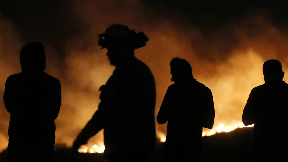 এর মাসুল তাঁকে দিতে হয়েছিল জীবন ও জীবিকা, সব দিকে দিয়ে। তাঁকে ব্রিটিশরা নিশানা করে ফেলেছিল। এক মামলায় অভিযুক্ত হয়ে ২ বছরের কারাদণ্ড হয় প্রভাকরের। জেল থেকে বাড়ি ফেরার পরে বেশি দিন বাঁচেননি তিনি। মারা যান যক্ষ্মায় আক্রান্ত হয়ে।