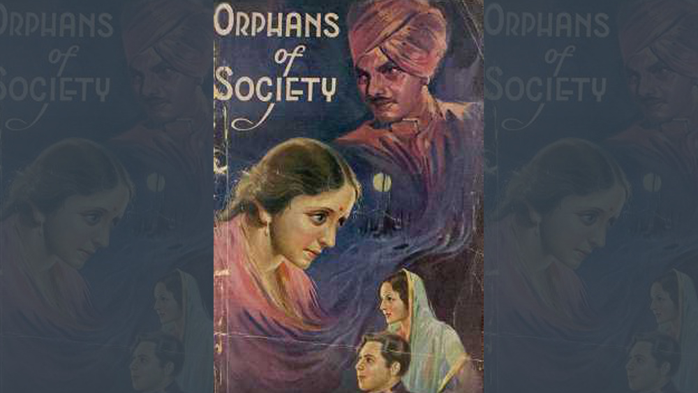 ১৯৩৫ সালে ‘অরফ্যানস অব সোসাইটি’ ছবিতে প্রথম অভিনয় করেন সরোজ। অভিনয়ের সূত্রেই তাঁর সঙ্গে আলাপ কুমারসেন সমর্থের। পরে তাঁকেই বিয়ে করেন সরোজ। অভিনয় শুরু করার পরে তিনি নতুন নাম নিয়েছিলেন শোভনা। পরে শোভনা সমর্থ নামেই বিখ্যাত নায়িকা হয়ে ওঠেন তিনি।