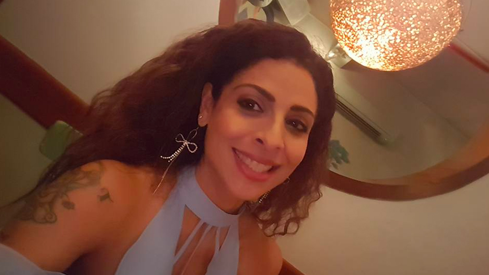 মা হওয়ার পরেও কেরিয়ারের স্বপ্ন মুছে যায়নি তনাজের। নবাগত তরুণী একটু একটু করে ইন্ডাস্ট্রিতে নিজের জায়গা তৈরির চেষ্টা করে যাচ্ছিলেন। কিন্তু তাঁর এবং স্বামীর কাজের ব্যস্ততা সম্পর্কে ফাটল তৈরি করল।