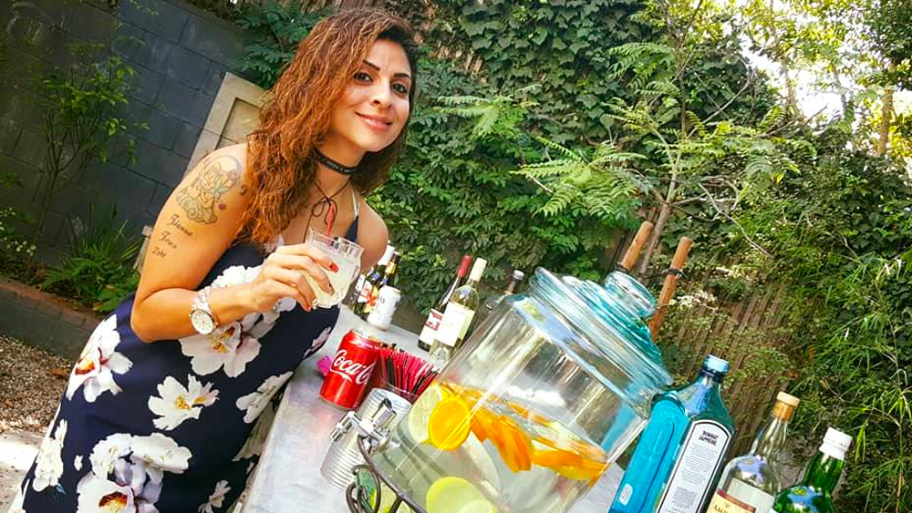 প্রথম বিয়ে ভেঙে যাওয়ার পরে কিছু দিন এক জন পাইলটের সঙ্গে সম্পর্ক ছিল তনাজের। কিন্তু সেই প্রেমও বেশ দিন স্থায়ী হয়নি।