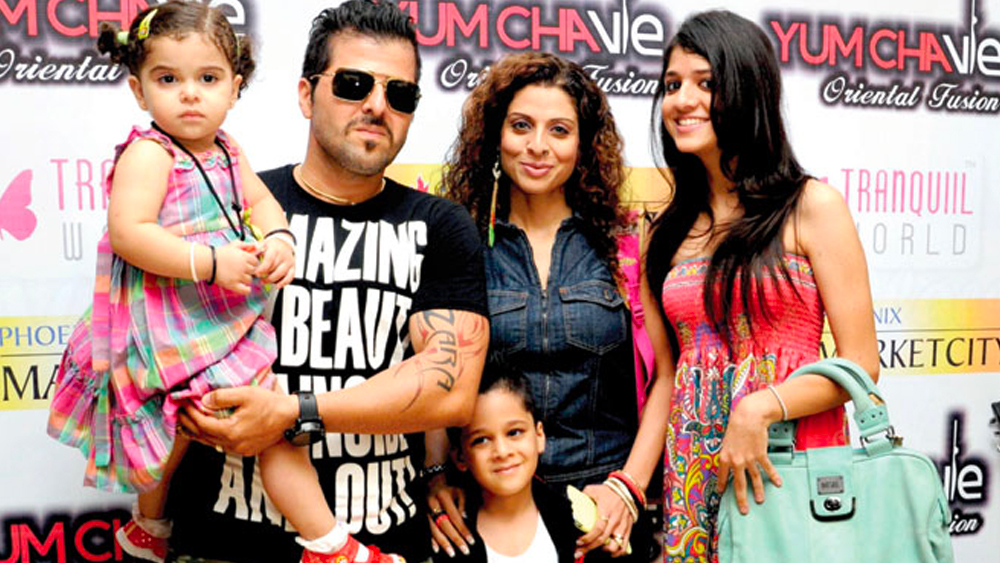 পার্সি রীতিনীতি মেনে বিয়ে হয় বখতিয়ার এবং তনাজের। ২০০৮ সালে জন্ম হয় তাঁদের ছেলে জিউস এবং ৩ বছর পরে পরিবারে আসে কন্যা জারা।