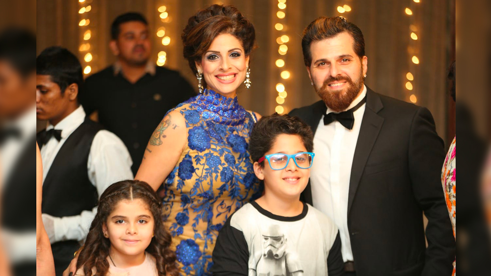 দুই সন্তানের পাশাপাশি তাঁরা একে অন্যের বৃহত্তর পরিবারের সদস্যদের ব্যাপারেও নিয়মিত খোঁজখবর নেন বলে জানিয়েছেন তনাজ। এই খুঁটিনাটি দিকগুলি তাঁদের সম্পর্কের বন্ধনকে আরও দৃঢ় করেছে বলে মনে করেন তনাজ।